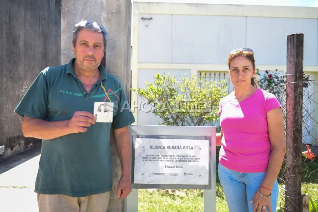 Placa instalada en la casa paterna de Blanca Susana Sola